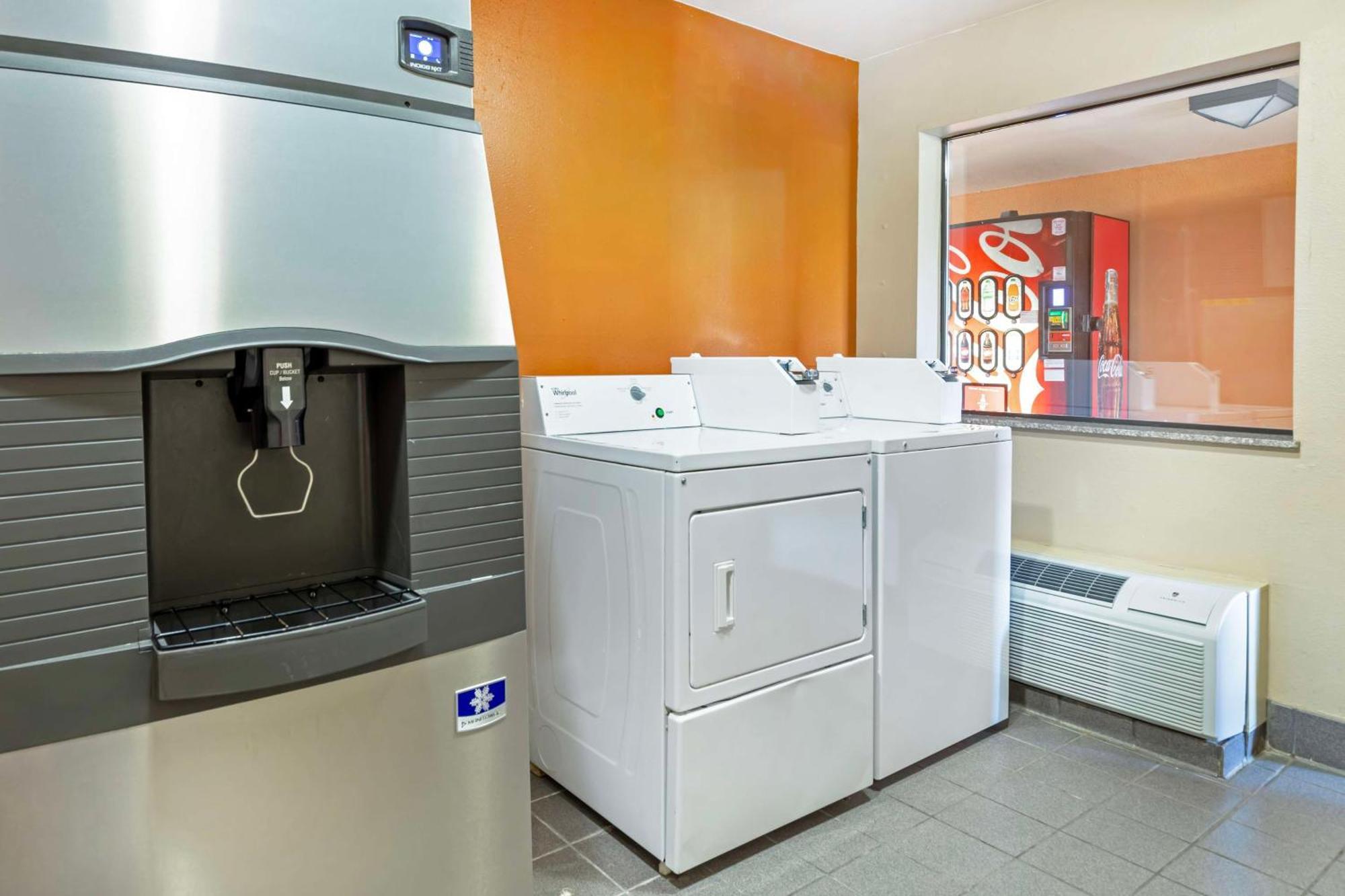 Best Western Inn & Suites Нью Браунфелс Экстерьер фото