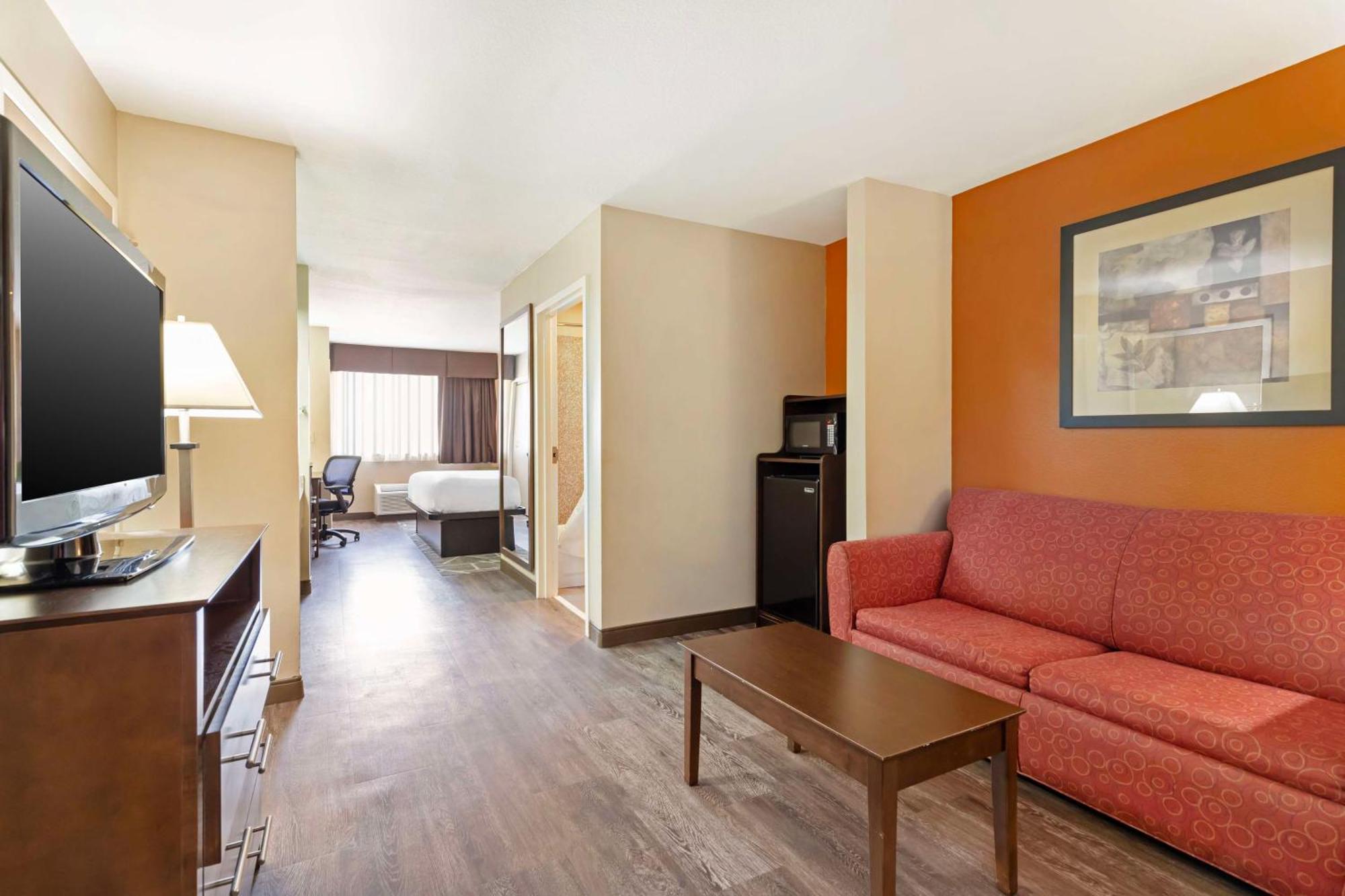 Best Western Inn & Suites Нью Браунфелс Экстерьер фото