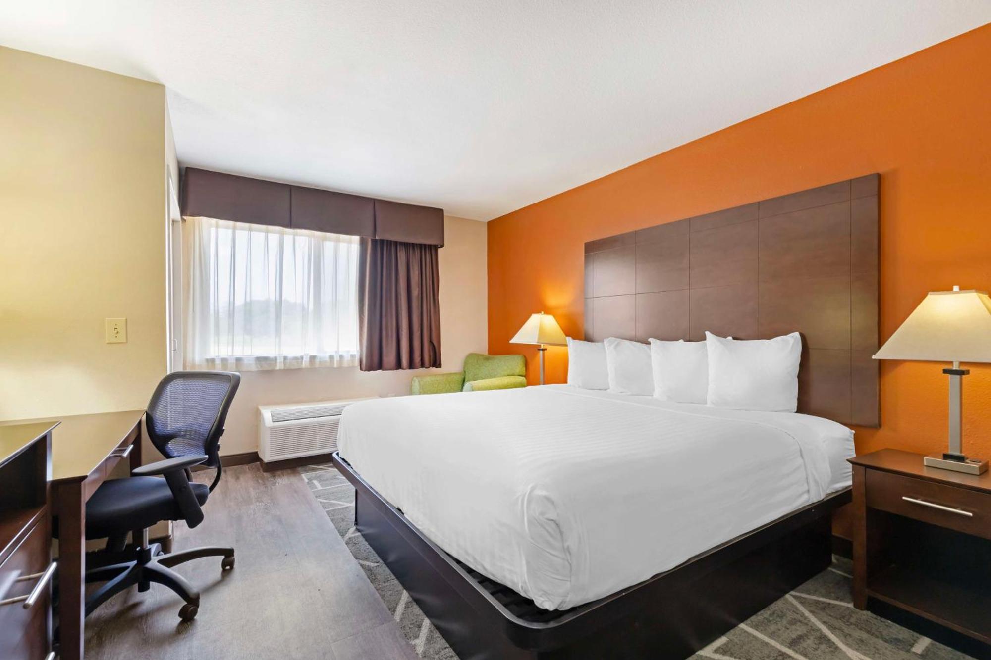 Best Western Inn & Suites Нью Браунфелс Экстерьер фото
