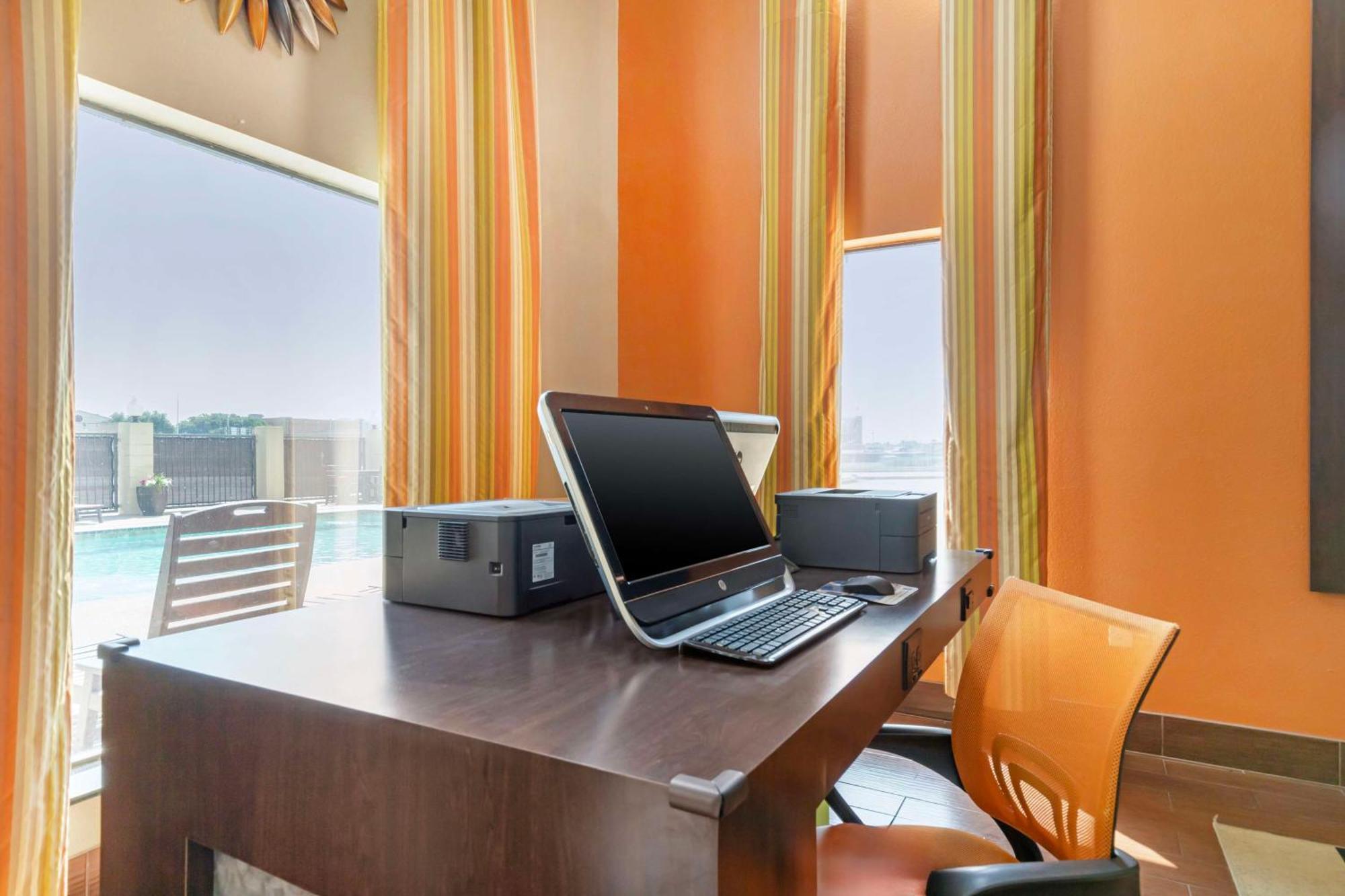 Best Western Inn & Suites Нью Браунфелс Экстерьер фото