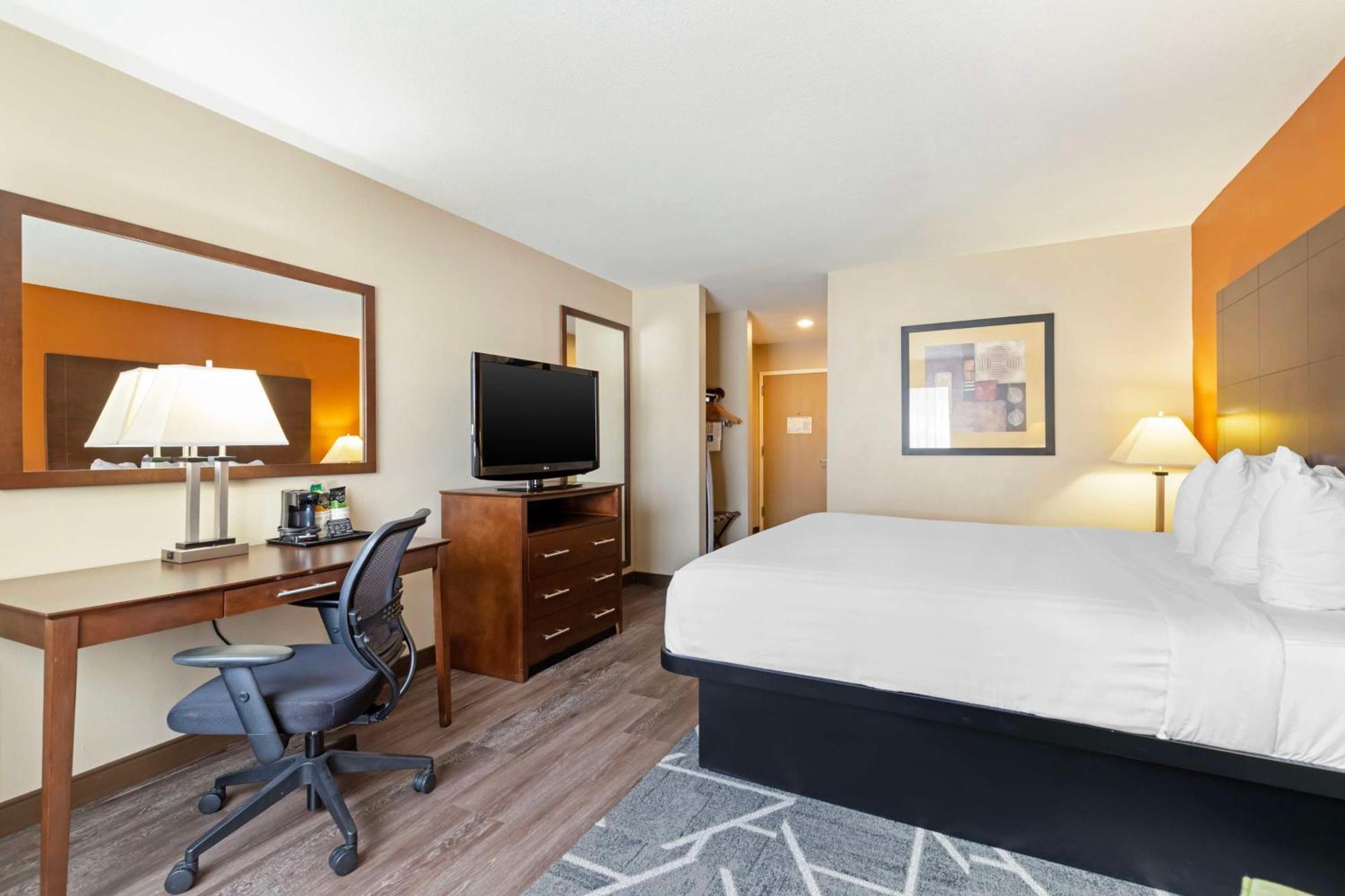 Best Western Inn & Suites Нью Браунфелс Экстерьер фото