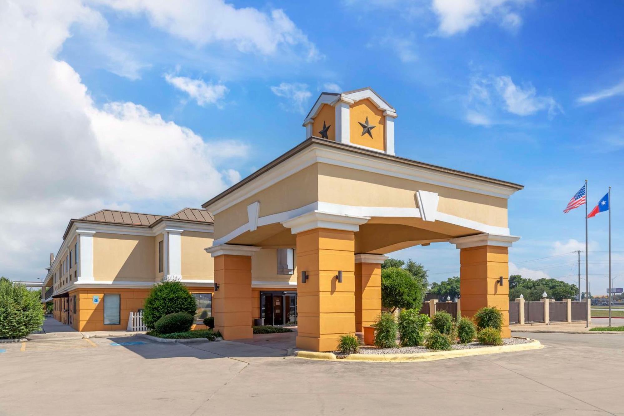 Best Western Inn & Suites Нью Браунфелс Экстерьер фото